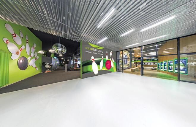 Entrance to Cinebowling