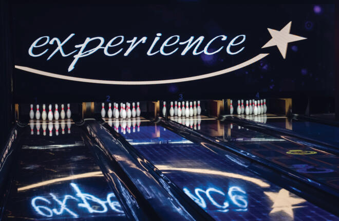 Lanes with custom masking unit with "experience" typographic