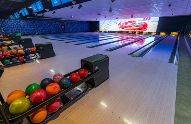 Bowling lanes and ball returns